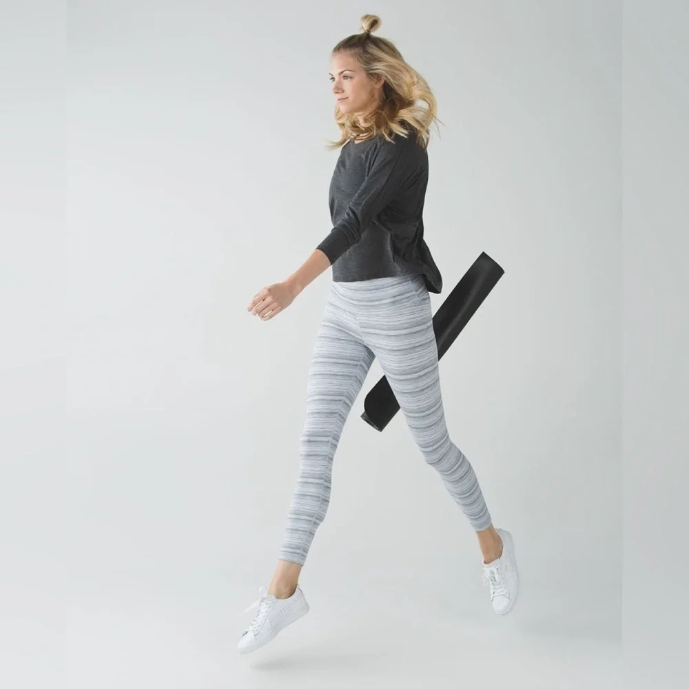EUC Lululemon High Times Pant *Luxtreme ••Cyber Stripe White Silver Fox Sz 6